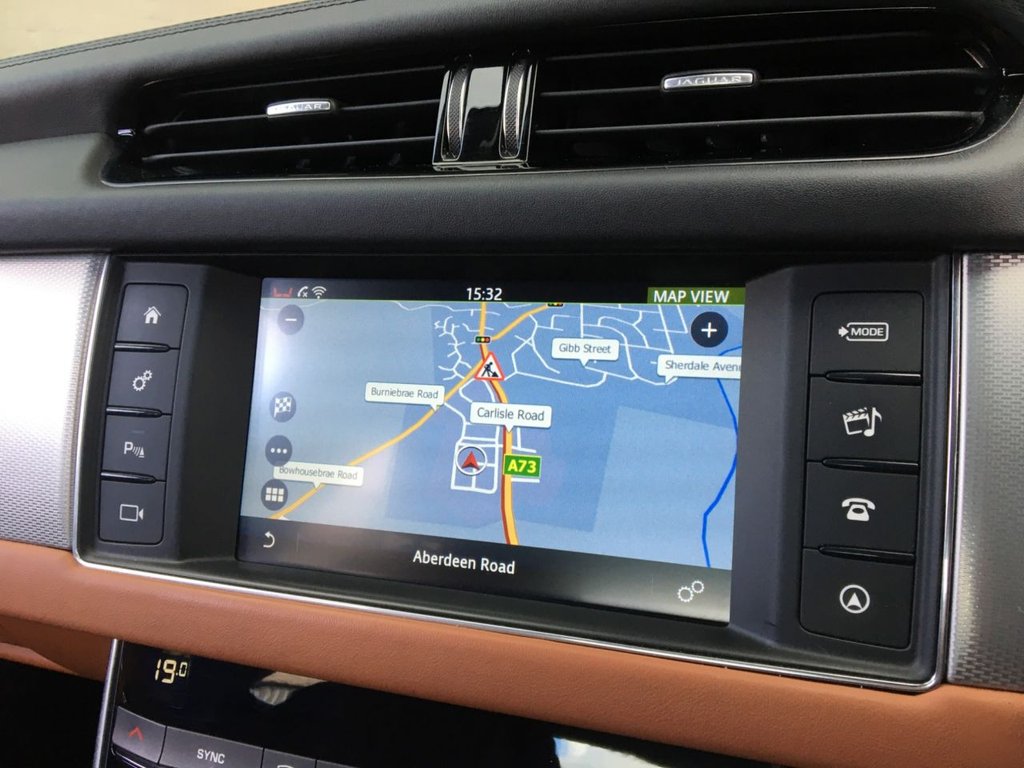 USED 2016 66 JAGUAR XF 2.0 PORTFOLIO 4d 177 BHP FINANCE AVAILABLE