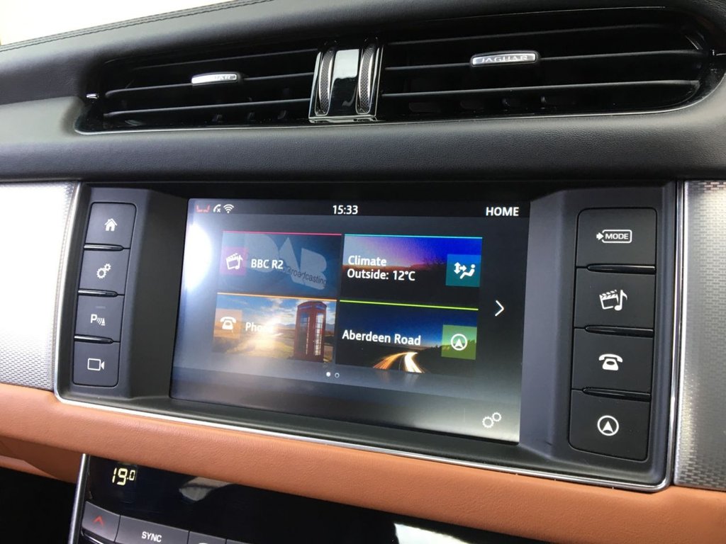 USED 2016 66 JAGUAR XF 2.0 PORTFOLIO 4d 177 BHP FINANCE AVAILABLE