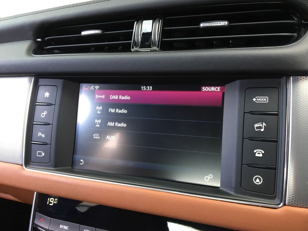 USED 2016 66 JAGUAR XF 2.0 PORTFOLIO 4d 177 BHP FINANCE AVAILABLE