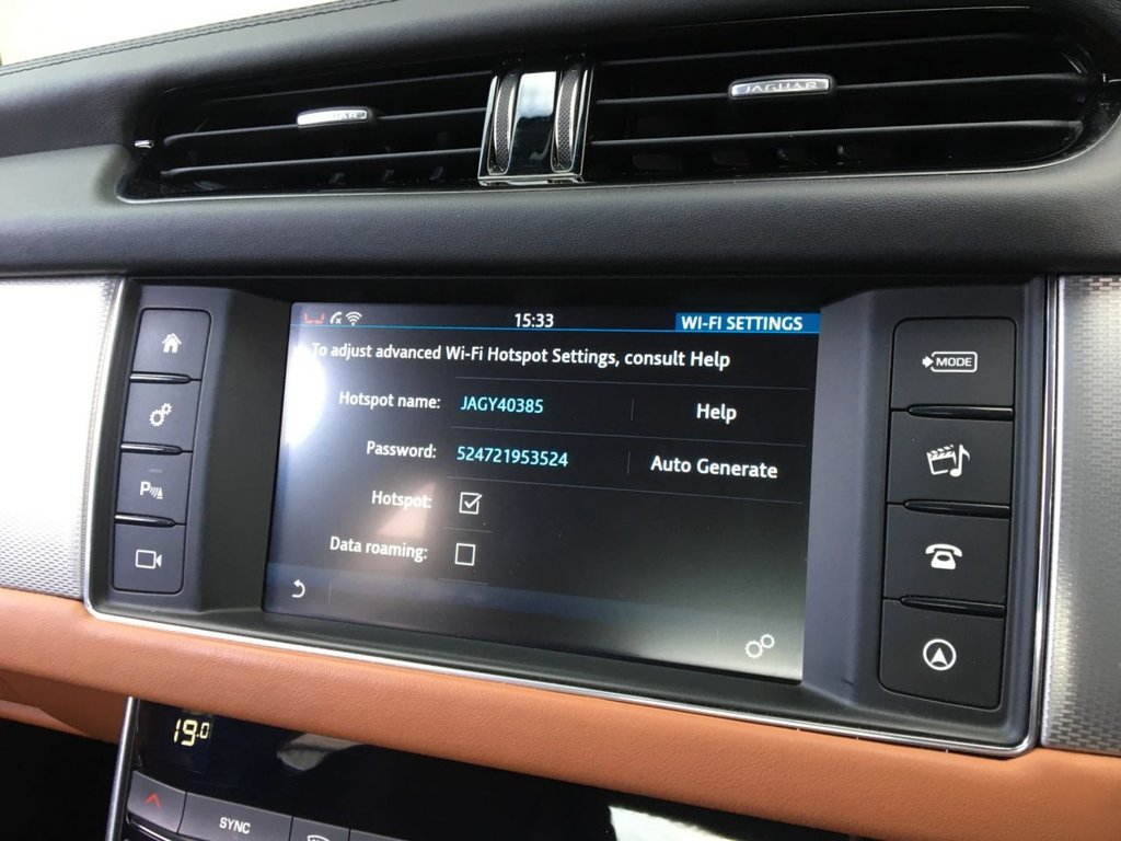 USED 2016 66 JAGUAR XF 2.0 PORTFOLIO 4d 177 BHP FINANCE AVAILABLE