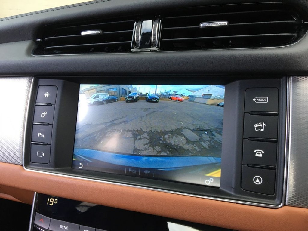 USED 2016 66 JAGUAR XF 2.0 PORTFOLIO 4d 177 BHP FINANCE AVAILABLE