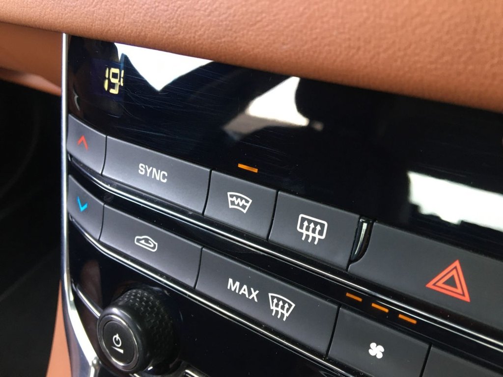 USED 2016 66 JAGUAR XF 2.0 PORTFOLIO 4d 177 BHP FINANCE AVAILABLE
