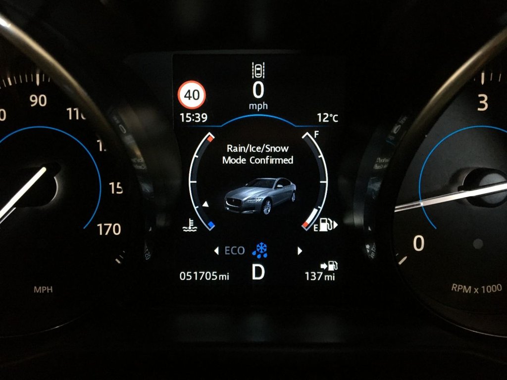 USED 2016 66 JAGUAR XF 2.0 PORTFOLIO 4d 177 BHP FINANCE AVAILABLE