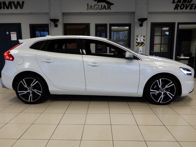 View our VOLVO V40