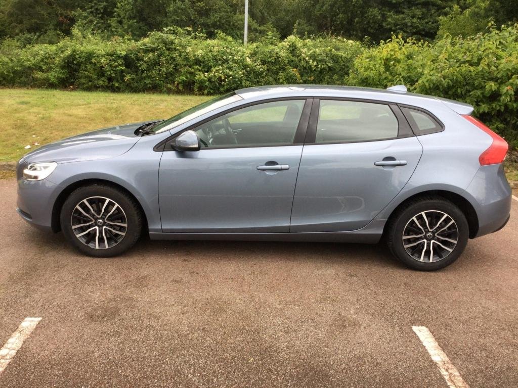 View our VOLVO V40