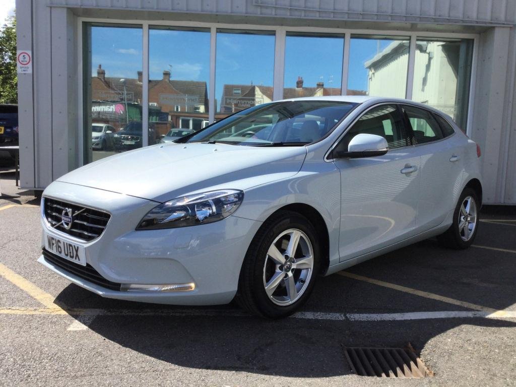 View our VOLVO V40