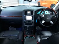 USED 2010 60 CHRYSLER 300C 3.0 CRD SR 4d 215 BHP * NAV * CLIMATE CONTROL * 7 SERVICES * LEATHER TRIM *