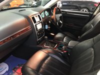 USED 2010 60 CHRYSLER 300C 3.0 CRD SR 4d 215 BHP * NAV * CLIMATE CONTROL * 7 SERVICES * LEATHER TRIM *