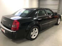 USED 2010 60 CHRYSLER 300C 3.0 CRD SR 4d 215 BHP * NAV * CLIMATE CONTROL * 7 SERVICES * LEATHER TRIM *