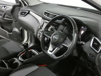 USED 2019 19 NISSAN QASHQAI 1.3 DIG-T N-CONNECTA 5d 140 BHP SAT NAV PANORAMIC ROOF