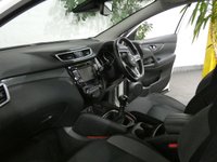 USED 2019 19 NISSAN QASHQAI 1.3 DIG-T N-CONNECTA 5d 140 BHP SAT NAV PANORAMIC ROOF