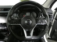USED 2019 19 NISSAN QASHQAI 1.3 DIG-T N-CONNECTA 5d 140 BHP SAT NAV PANORAMIC ROOF