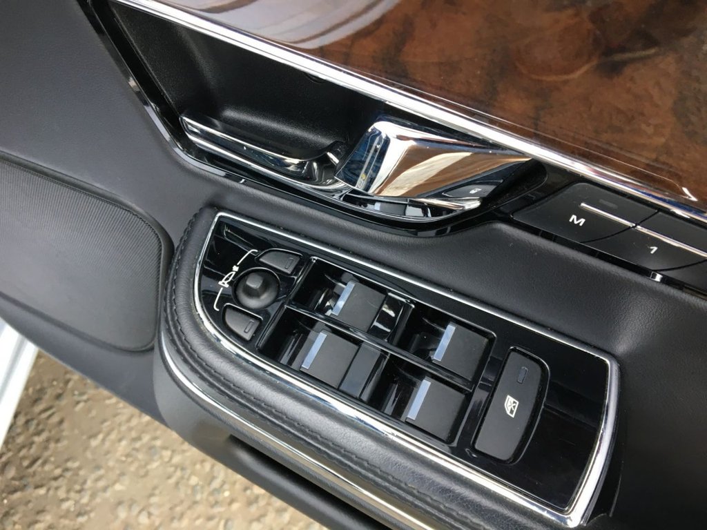 USED 2011 11 JAGUAR XJ 3.0 D V6 PREMIUM LUXURY SWB 4d 275 BHP FINANCE AVAILABLE
