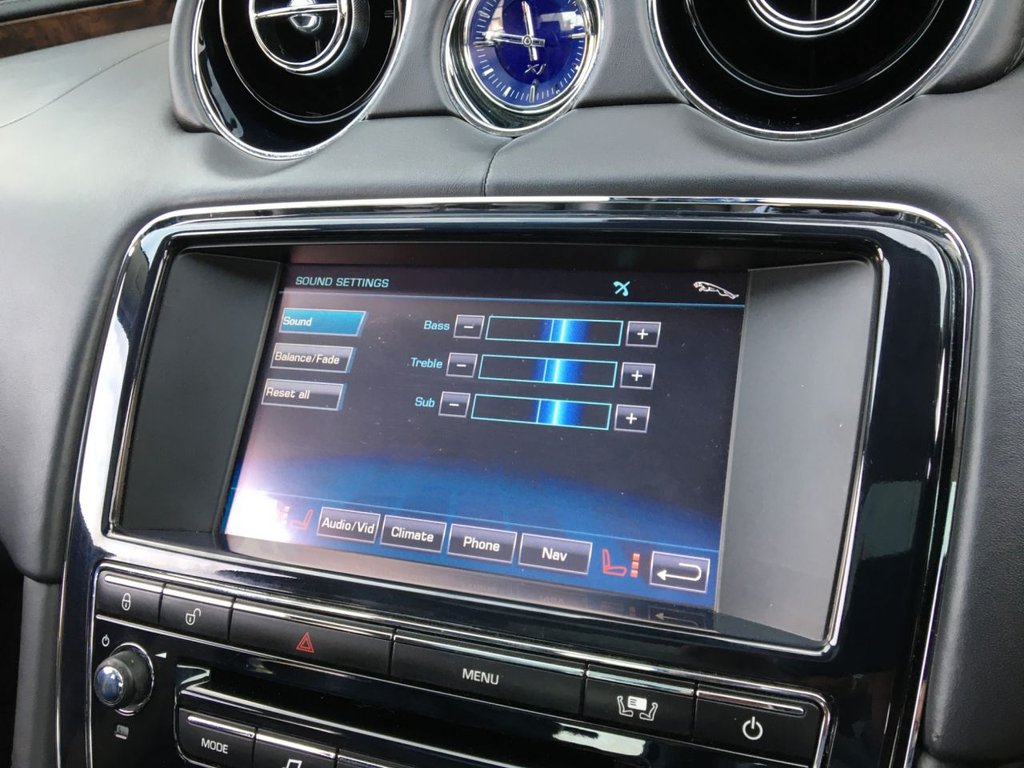 USED 2011 11 JAGUAR XJ 3.0 D V6 PREMIUM LUXURY SWB 4d 275 BHP FINANCE AVAILABLE