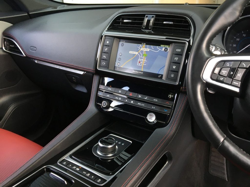 USED 2017 67 JAGUAR F-PACE 2.0 R-SPORT 5d 178 BHP &pound;150 ANNUAL ROAD TAX