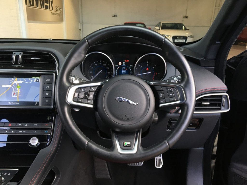 USED 2017 67 JAGUAR F-PACE 2.0 R-SPORT 5d 178 BHP &pound;150 ANNUAL ROAD TAX