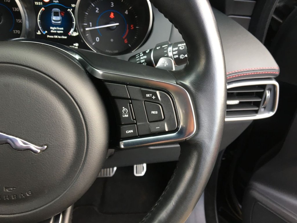 USED 2017 67 JAGUAR F-PACE 2.0 R-SPORT 5d 178 BHP &pound;150 ANNUAL ROAD TAX