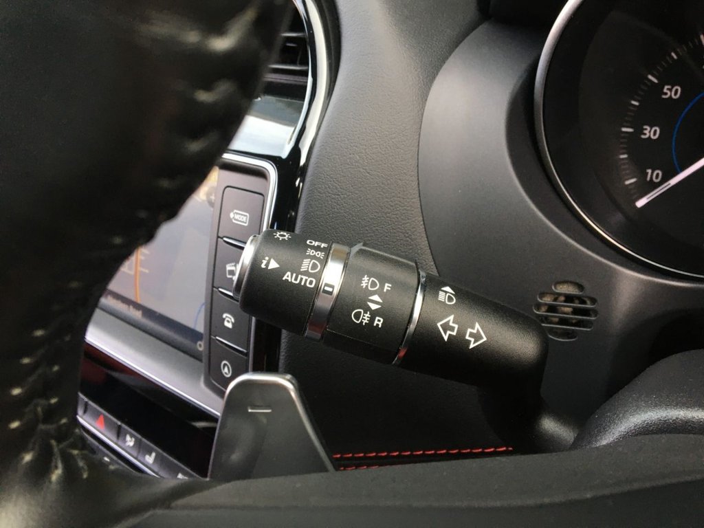 USED 2017 67 JAGUAR F-PACE 2.0 R-SPORT 5d 178 BHP &pound;150 ANNUAL ROAD TAX