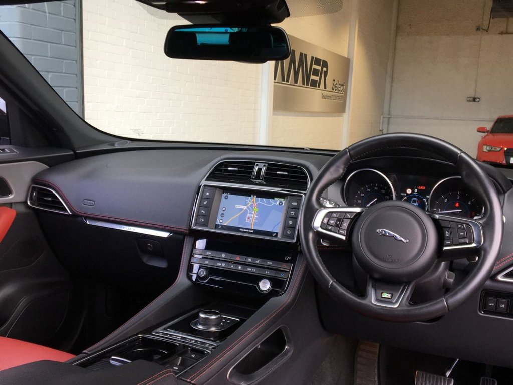 USED 2017 67 JAGUAR F-PACE 2.0 R-SPORT 5d 178 BHP &pound;150 ANNUAL ROAD TAX