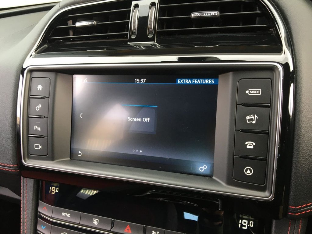 USED 2017 67 JAGUAR F-PACE 2.0 R-SPORT 5d 178 BHP &pound;150 ANNUAL ROAD TAX