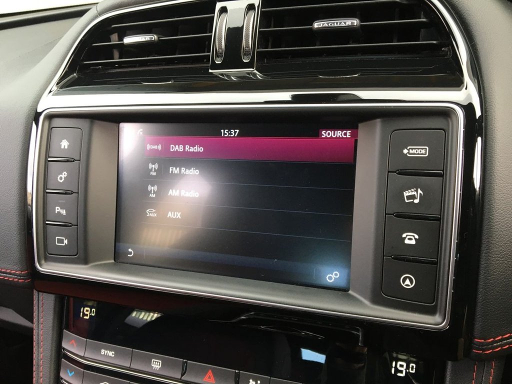 USED 2017 67 JAGUAR F-PACE 2.0 R-SPORT 5d 178 BHP &pound;150 ANNUAL ROAD TAX