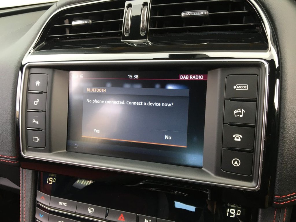 USED 2017 67 JAGUAR F-PACE 2.0 R-SPORT 5d 178 BHP &pound;150 ANNUAL ROAD TAX