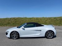 USED 2010 60 AUDI R8 5.2 SPYDER V10 QUATTRO 2d 518 BHP AUTOMATIC  JUST 24,500 MILES - STUNNING EXAMPLE - DOCUMENTED SERVICE HISTORY - STUNNING EXAMPLE - SUZUKA GREY METALLIC