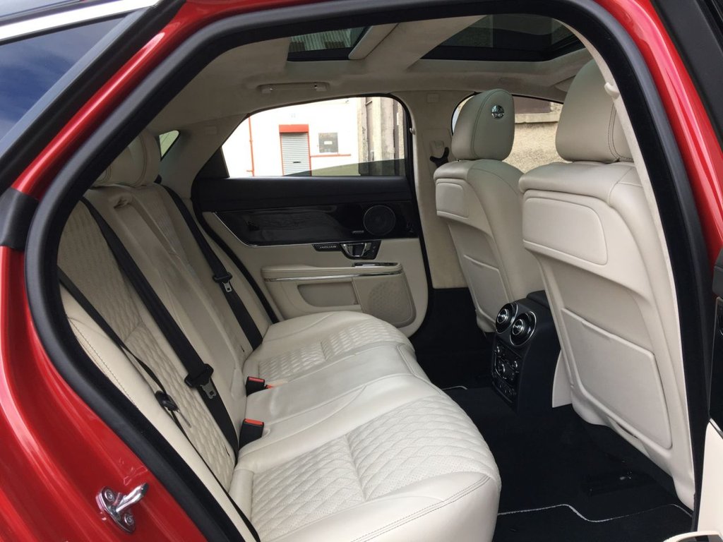 USED 2017 17 JAGUAR XJ 3.0 D V6 PORTFOLIO 4d 302 BHP FINANCE AVAILABLE