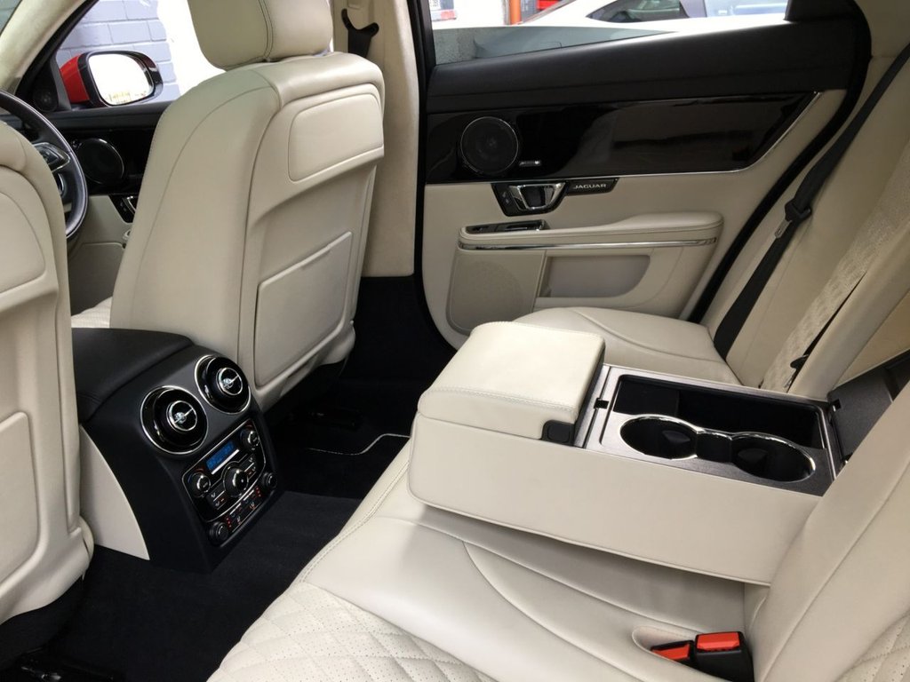 USED 2017 17 JAGUAR XJ 3.0 D V6 PORTFOLIO 4d 302 BHP FINANCE AVAILABLE