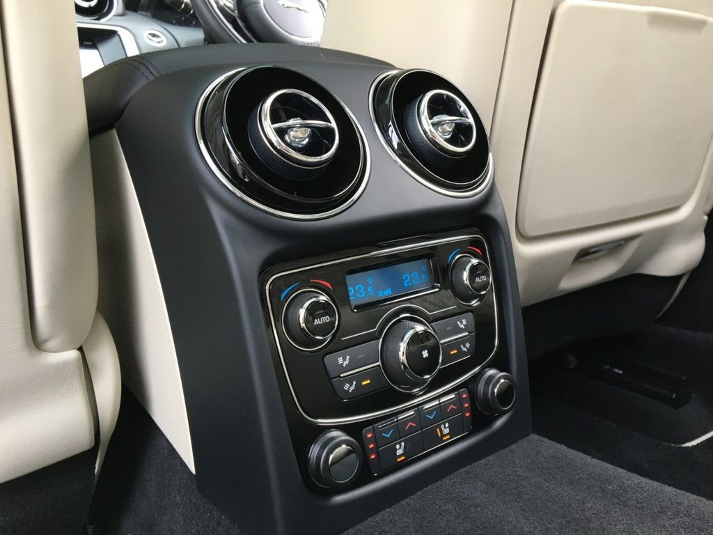 USED 2017 17 JAGUAR XJ 3.0 D V6 PORTFOLIO 4d 302 BHP FINANCE AVAILABLE