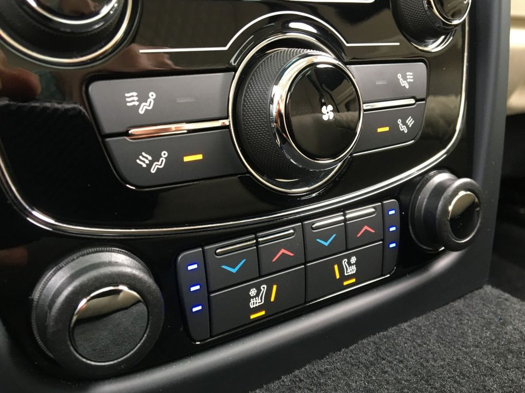USED 2017 17 JAGUAR XJ 3.0 D V6 PORTFOLIO 4d 302 BHP FINANCE AVAILABLE