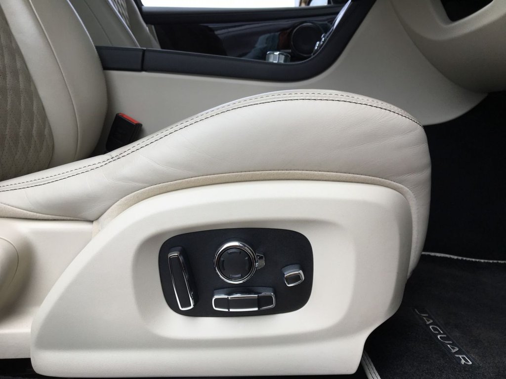 USED 2017 17 JAGUAR XJ 3.0 D V6 PORTFOLIO 4d 302 BHP FINANCE AVAILABLE