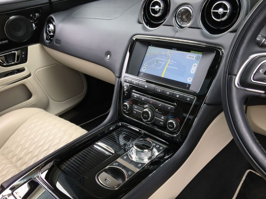 USED 2017 17 JAGUAR XJ 3.0 D V6 PORTFOLIO 4d 302 BHP FINANCE AVAILABLE