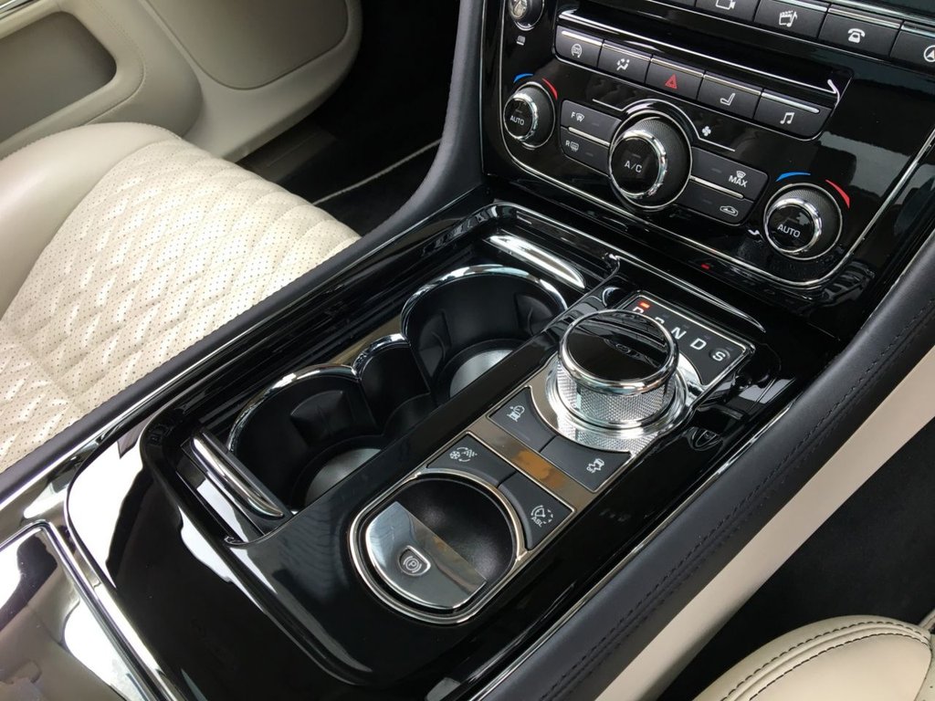 USED 2017 17 JAGUAR XJ 3.0 D V6 PORTFOLIO 4d 302 BHP FINANCE AVAILABLE