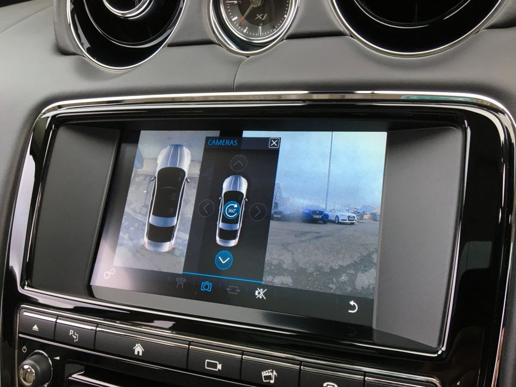 USED 2017 17 JAGUAR XJ 3.0 D V6 PORTFOLIO 4d 302 BHP FINANCE AVAILABLE