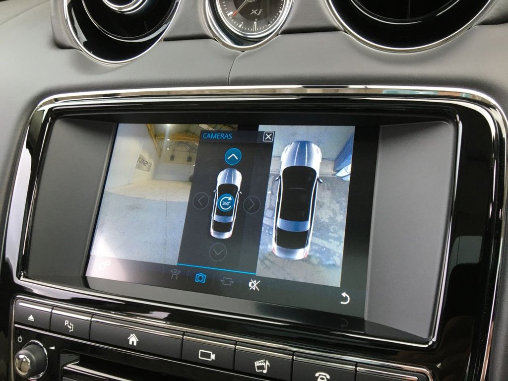 USED 2017 17 JAGUAR XJ 3.0 D V6 PORTFOLIO 4d 302 BHP FINANCE AVAILABLE