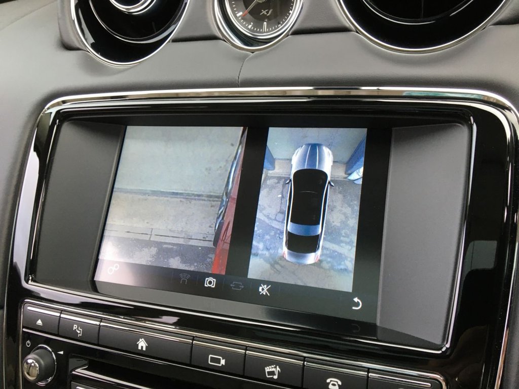 USED 2017 17 JAGUAR XJ 3.0 D V6 PORTFOLIO 4d 302 BHP FINANCE AVAILABLE