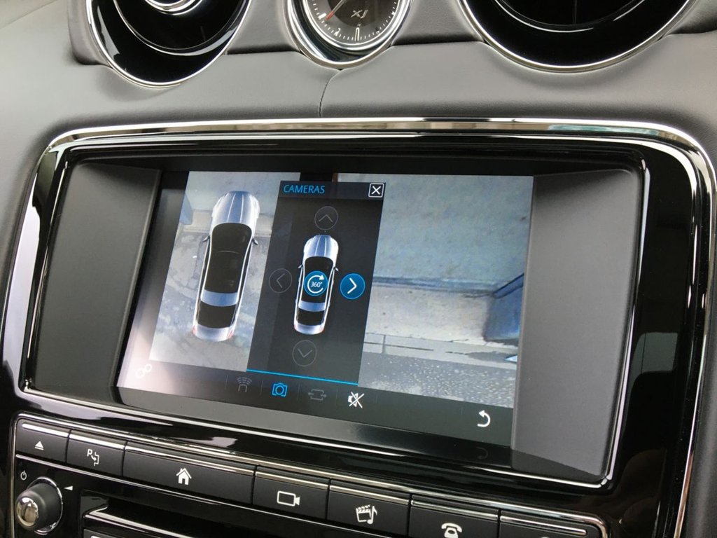 USED 2017 17 JAGUAR XJ 3.0 D V6 PORTFOLIO 4d 302 BHP FINANCE AVAILABLE