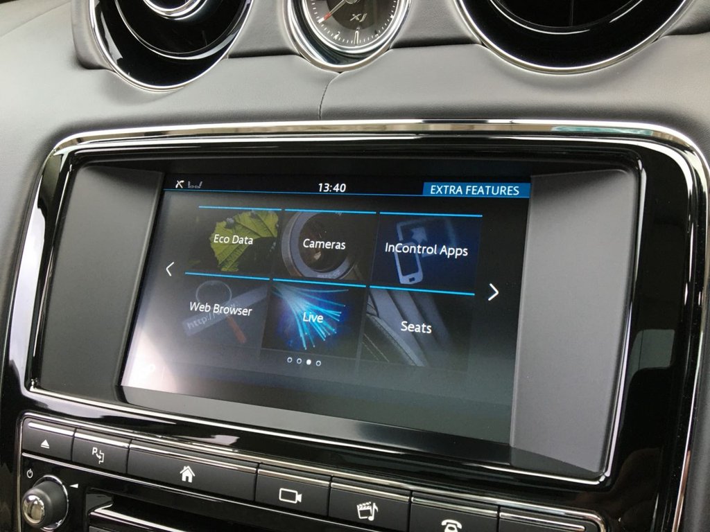 USED 2017 17 JAGUAR XJ 3.0 D V6 PORTFOLIO 4d 302 BHP FINANCE AVAILABLE