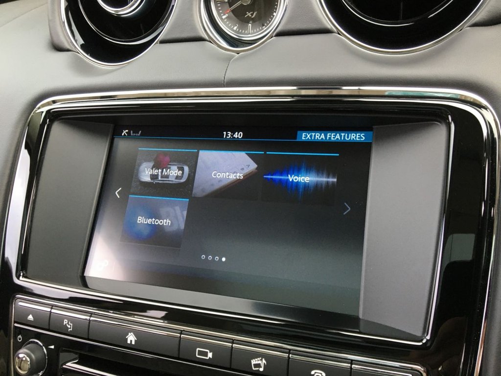 USED 2017 17 JAGUAR XJ 3.0 D V6 PORTFOLIO 4d 302 BHP FINANCE AVAILABLE