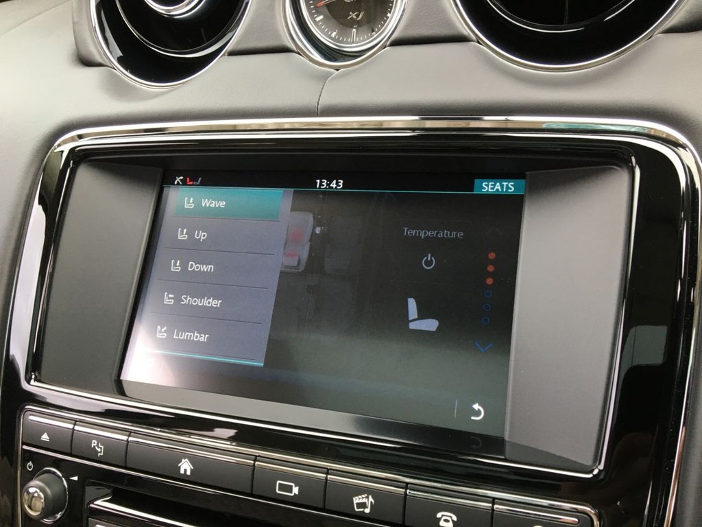 USED 2017 17 JAGUAR XJ 3.0 D V6 PORTFOLIO 4d 302 BHP FINANCE AVAILABLE