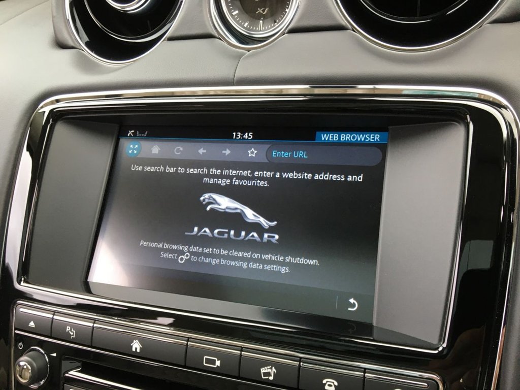 USED 2017 17 JAGUAR XJ 3.0 D V6 PORTFOLIO 4d 302 BHP FINANCE AVAILABLE
