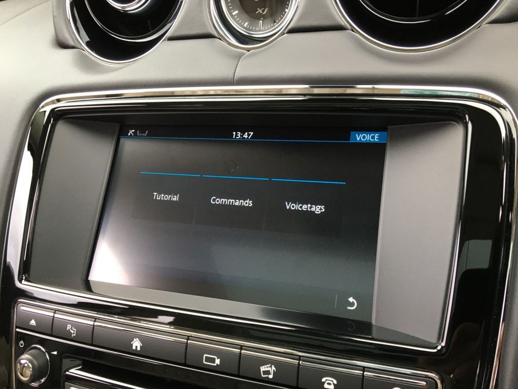 USED 2017 17 JAGUAR XJ 3.0 D V6 PORTFOLIO 4d 302 BHP FINANCE AVAILABLE