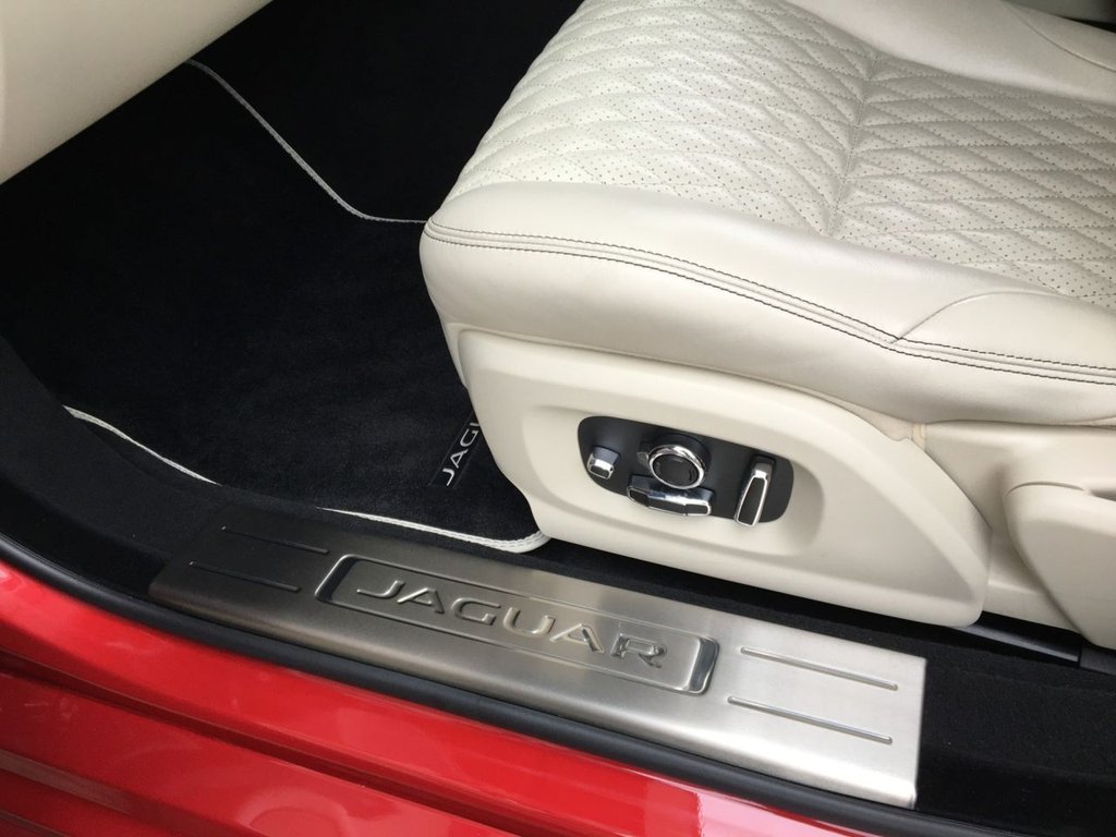 USED 2017 17 JAGUAR XJ 3.0 D V6 PORTFOLIO 4d 302 BHP FINANCE AVAILABLE