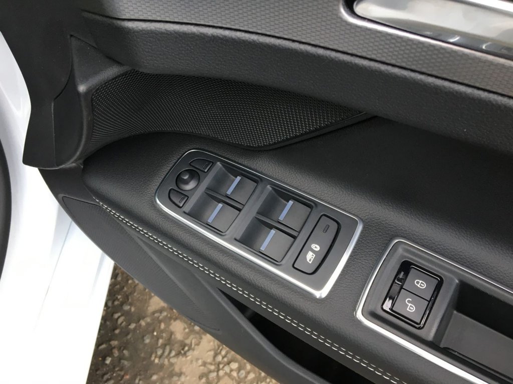 USED 2018 68 JAGUAR XF 2.0 D R-SPORT 4d 177 BHP BLACK EDITION - CHEAP TAX