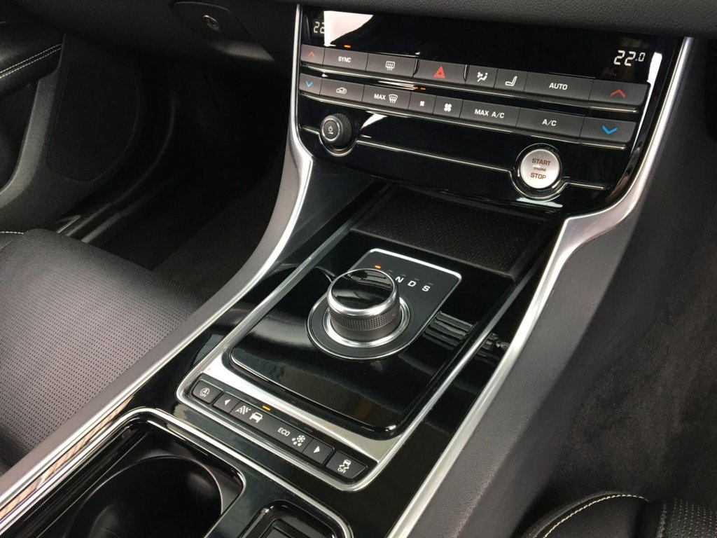 USED 2018 68 JAGUAR XF 2.0 D R-SPORT 4d 177 BHP BLACK EDITION - CHEAP TAX