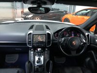 USED 2011 61 PORSCHE CAYENNE 3.0 D V6 TIPTRONIC 5d 245 BHP * 21 INCH ALLOYS * LEATHER * MOT FEB 2021 * 7 PORSCHE STAMPS *