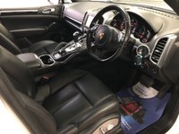 USED 2011 61 PORSCHE CAYENNE 3.0 D V6 TIPTRONIC 5d 245 BHP * 21 INCH ALLOYS * LEATHER * MOT FEB 2021 * 7 PORSCHE STAMPS *