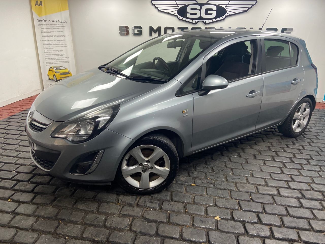 12 Vauxhall Corsa Sxi Ac 3 495
