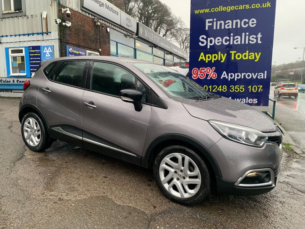View our RENAULT CAPTUR
